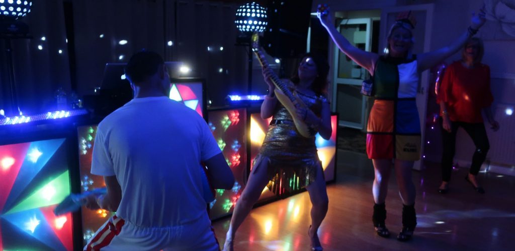 AWESOME 80s Disco & Retro Party DJ in Cambridgeshire, Norfolk & Suffolk 1 80s disco in Cambridgeshire, Norfolk & Suffolk