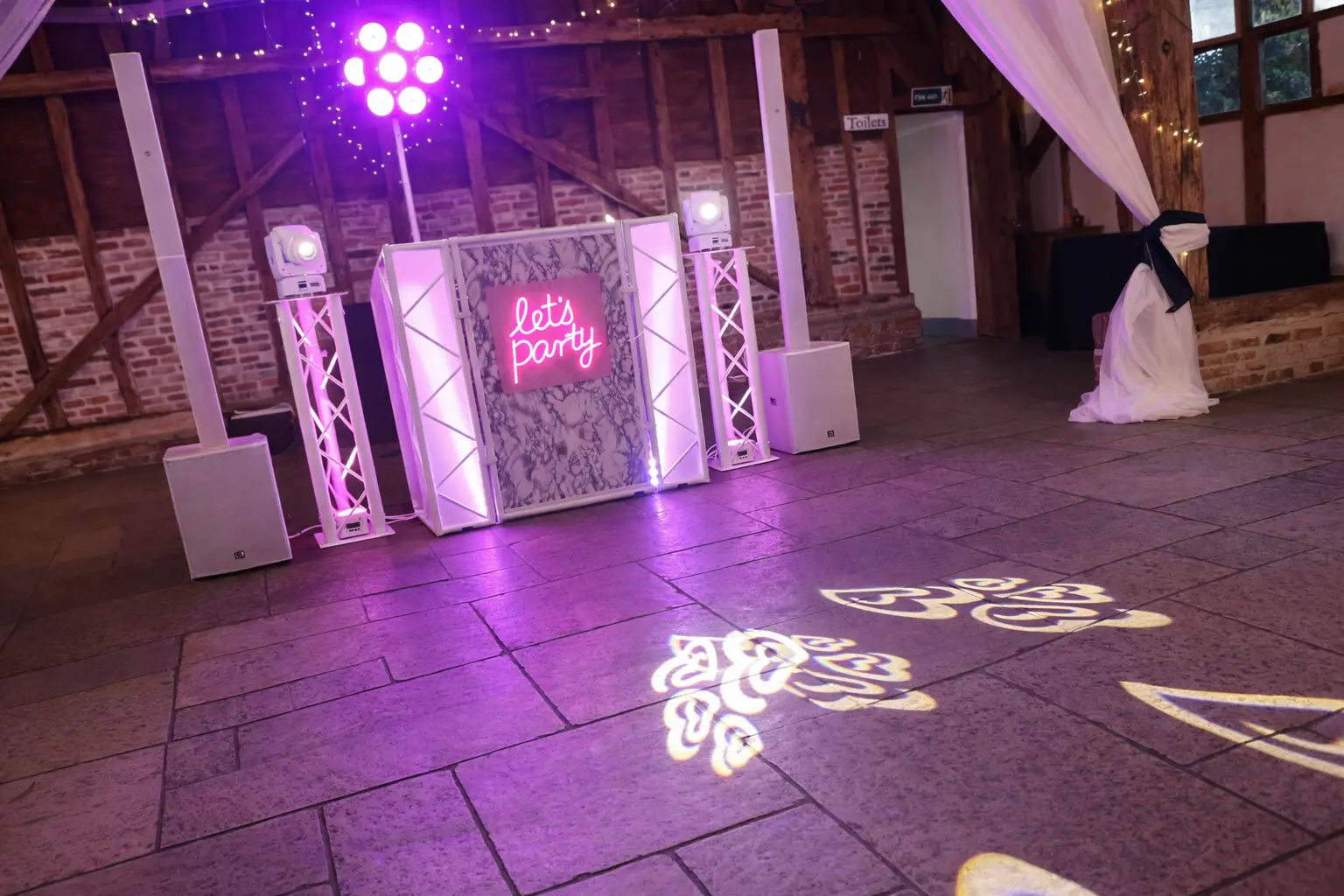 Marble booth in situ at The Red Barn